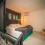 Provenza Apartment - Private Jacuzzi - Lleras Park