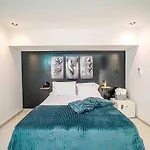 Provenza Apartment - Private Jacuzzi - Lleras Park